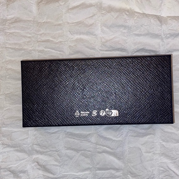 Prada Box - Picture 2 of 3